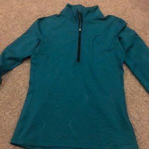 Nike hyperwarm pullover size M